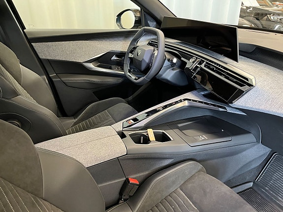 Peugeot e-3008 7 of 12