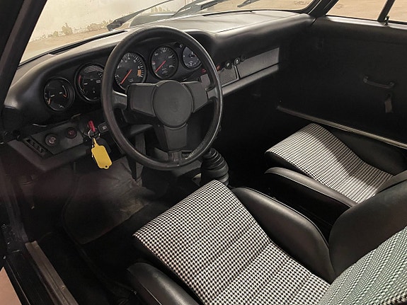 Porsche 911 9 of 12