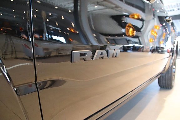 Dodge RAM 1500 10 of 21