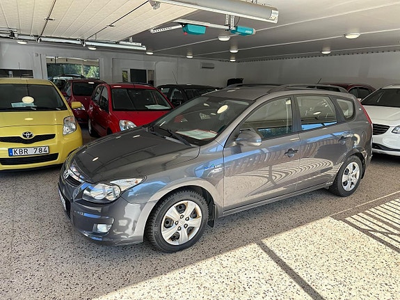 Hyundai i30 2 of 5