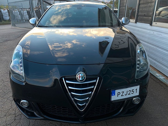 Alfa Romeo Giulietta 5 of 16