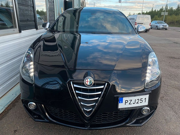 Alfa Romeo Giulietta 16 of 16