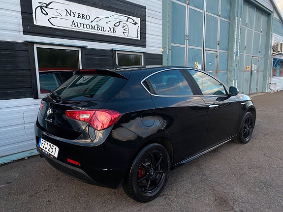 Alfa Romeo Giulietta 3 of 16