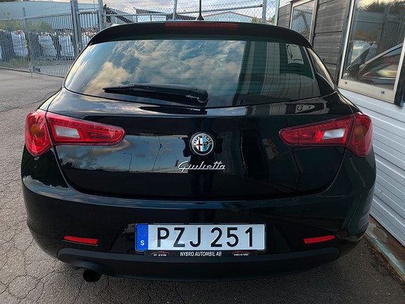 Alfa Romeo Giulietta 15 of 16
