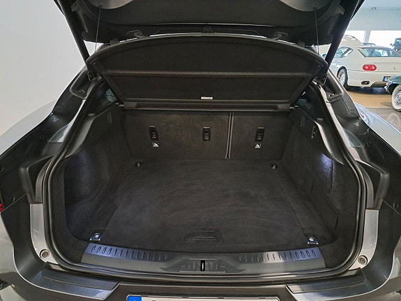 Jaguar I-PACE 13 of 18