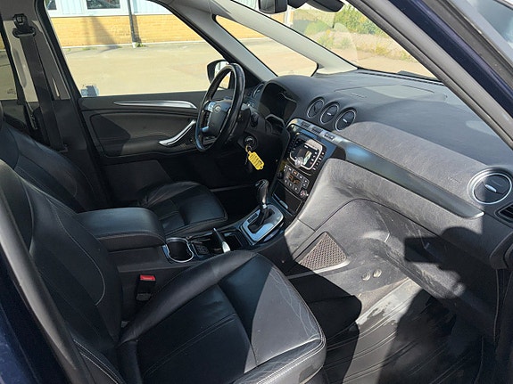 Ford S-MAX 9 of 18