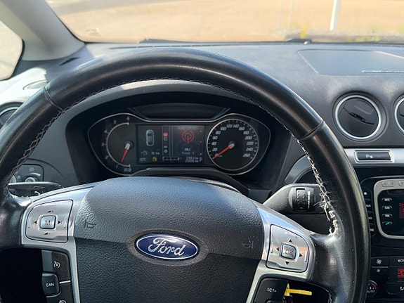 Ford S-MAX 16 of 18