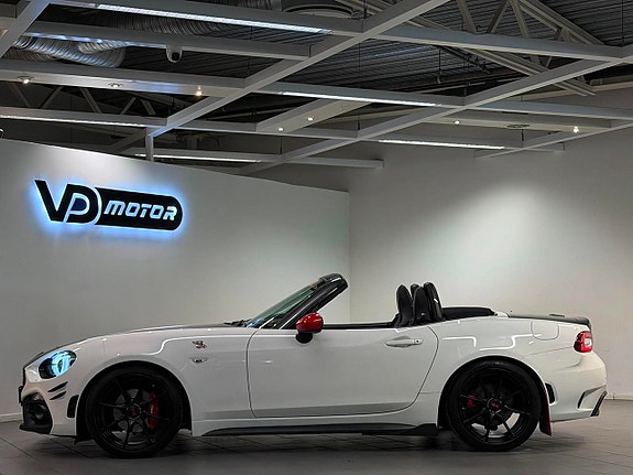 Abarth 124 Spider 2 of 5