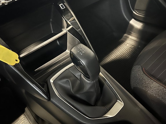 Peugeot 208 16 of 18