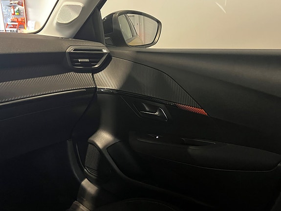 Peugeot 208 14 of 18