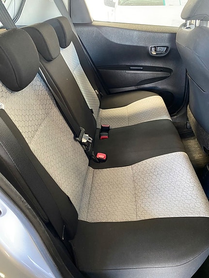 Toyota Yaris 7 of 8