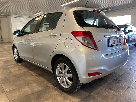 Toyota Yaris 2 of 5