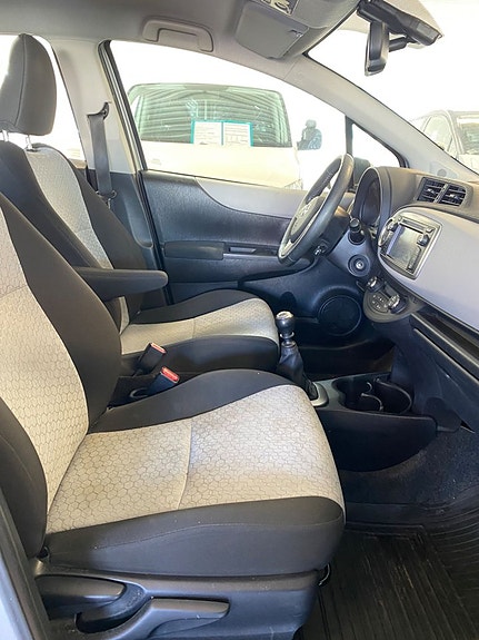 Toyota Yaris 8 of 8