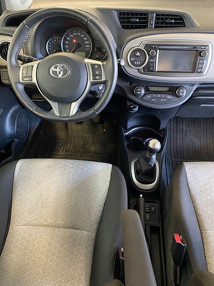 Toyota Yaris 5 of 5