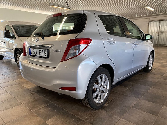Toyota Yaris 3 of 5