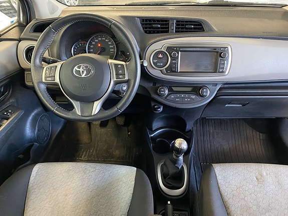 Toyota Yaris 6 of 8