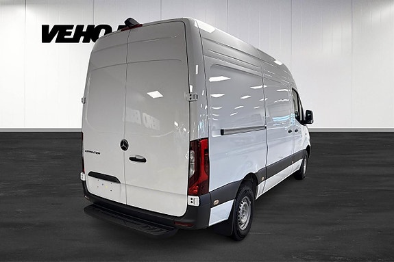 Mercedes-Benz eSprinter 320 3 of 11