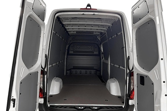 Mercedes-Benz eSprinter 320 10 of 11
