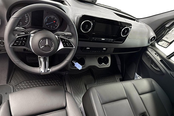 Mercedes-Benz eSprinter 320 8 of 11