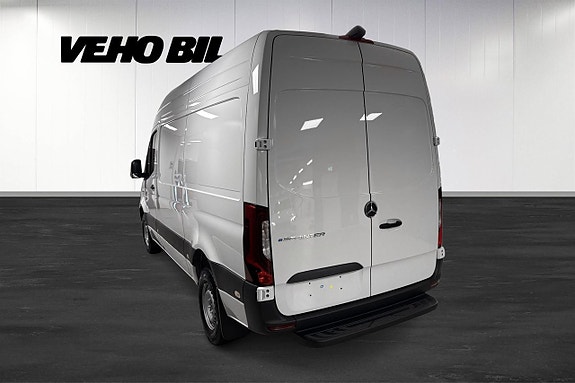 Mercedes-Benz eSprinter 320 4 of 11