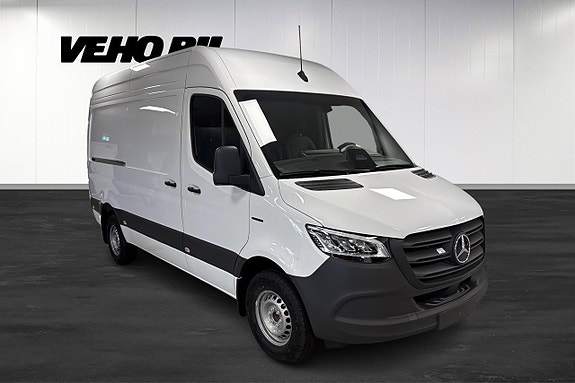 Mercedes-Benz eSprinter 320 2 of 11