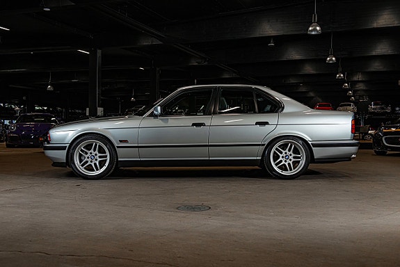 BMW M5 3 of 30