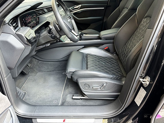 Audi e-tron 4 of 6