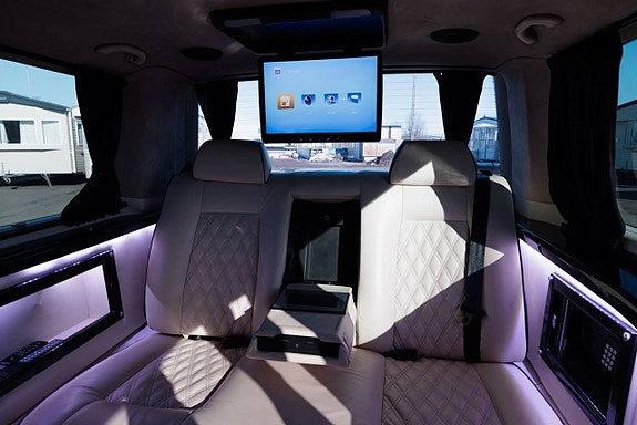Volkswagen Caravelle 20 of 20