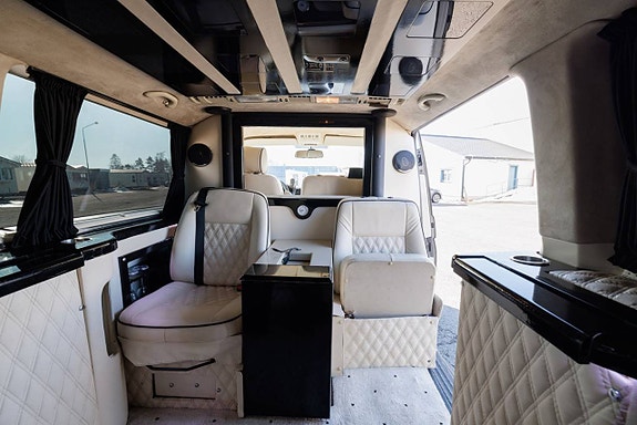 Volkswagen Caravelle 17 of 20