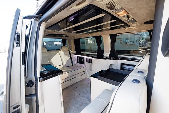 Volkswagen Caravelle 4 of 5