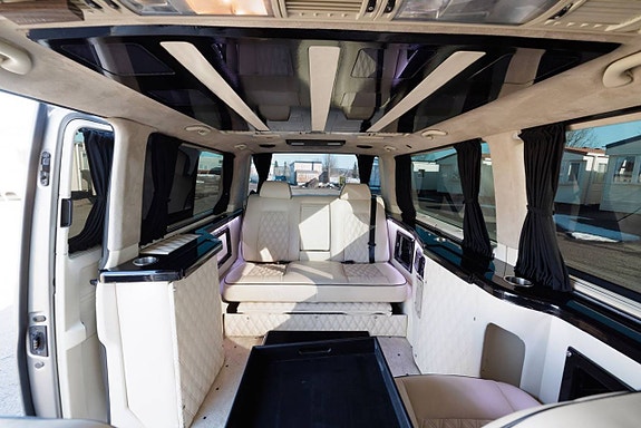 Volkswagen Caravelle 18 of 20