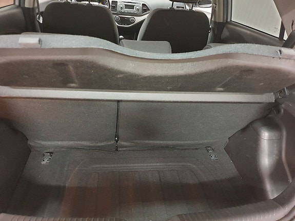 Kia Picanto 7 of 8