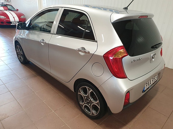 Kia Picanto 2 of 5