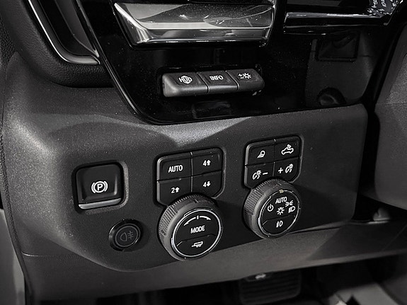 Chevrolet Silverado 1500 9 of 16