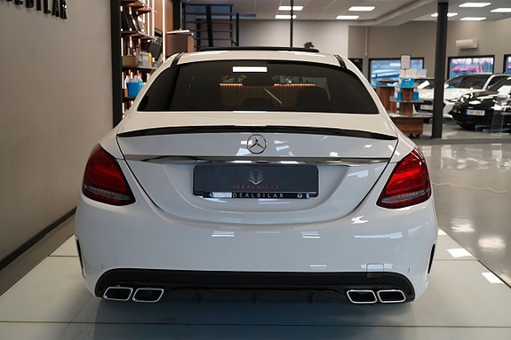 Mercedes-Benz C400 4 of 5