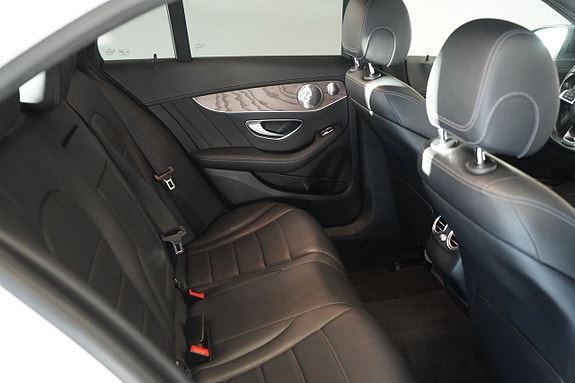 Mercedes-Benz C400 11 of 11