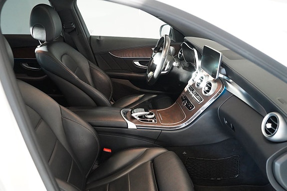 Mercedes-Benz C400 8 of 11