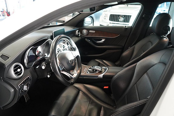 Mercedes-Benz C400 6 of 11