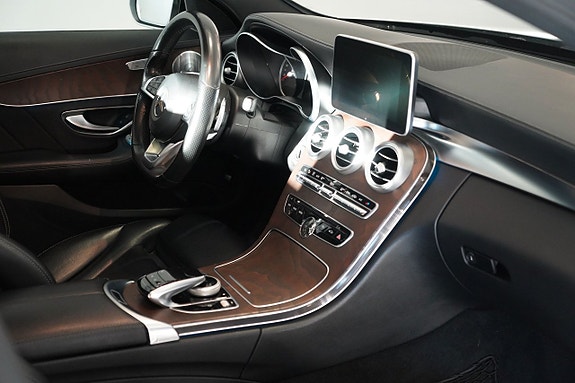 Mercedes-Benz C400 9 of 11