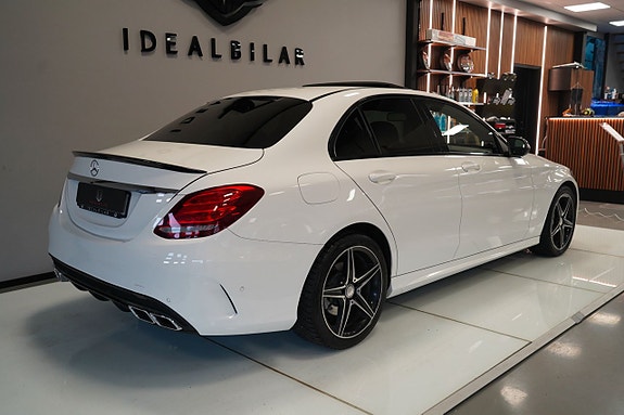 Mercedes-Benz C400 3 of 5