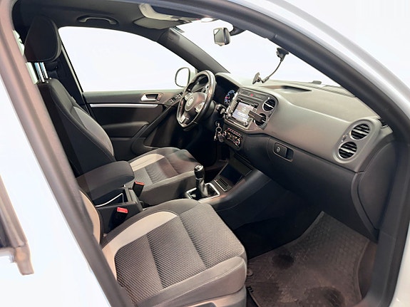 Volkswagen Tiguan 10 of 17
