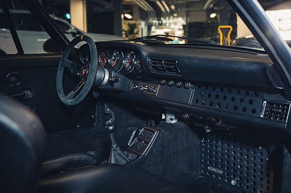 Porsche 911 6 of 9