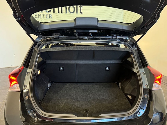 Toyota Auris 9 of 23