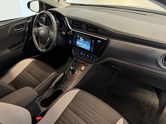 Toyota Auris 13 of 23