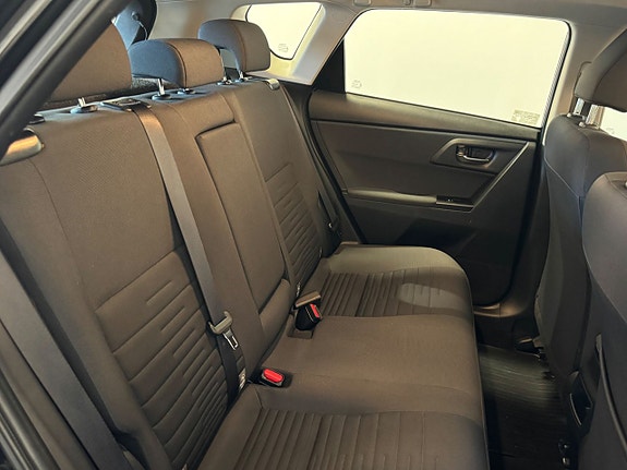 Toyota Auris 23 of 23