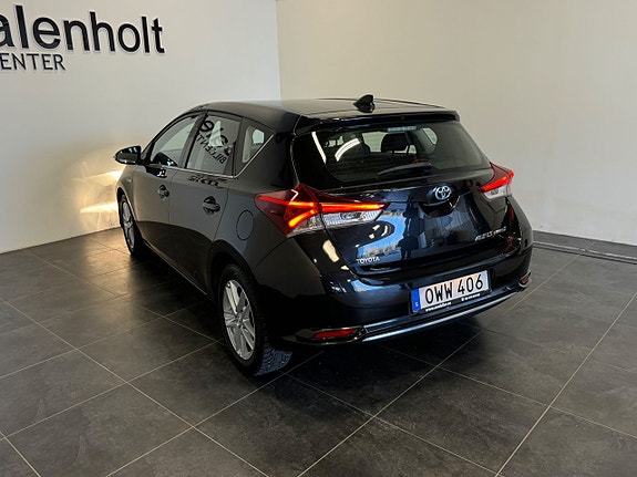 Toyota Auris 8 of 23