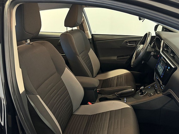 Toyota Auris 14 of 23