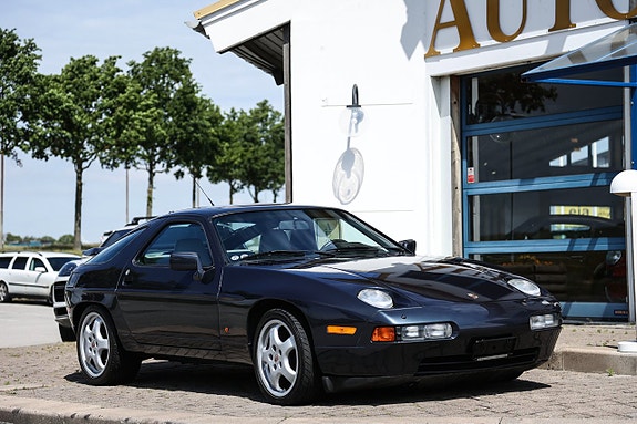 Porsche 928 2 of 13