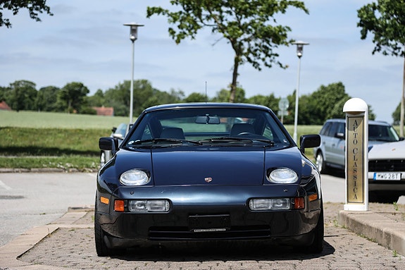 Porsche 928 3 of 13