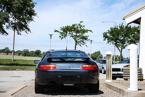 Porsche 928 6 of 13